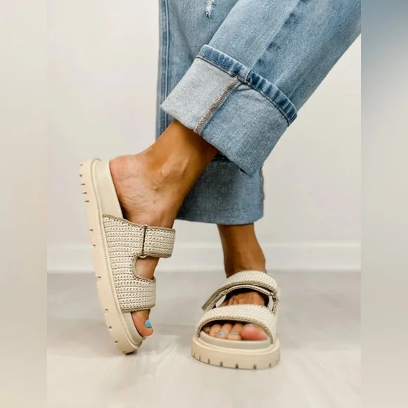 Mia Gabri Crocheted Slip-on Sandals in Bone, Size 8.5. - Picture 2 of 12